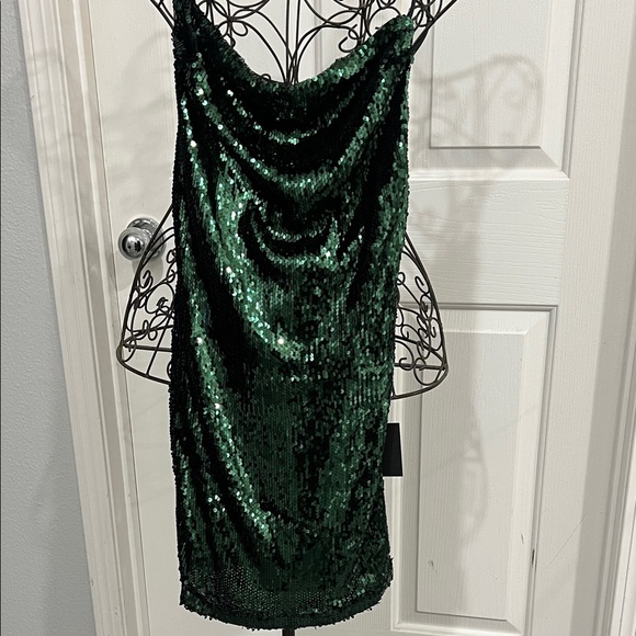Lulus Dresses & Skirts - Lulu's Emerald Sequin Dress NWT. Size M fits more like a small